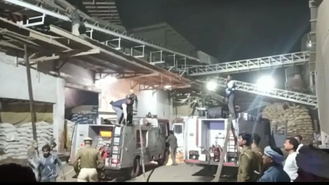 Bahraich के चावल मिल में आग लगने से 5 लोगों की मौत, कई घायल 