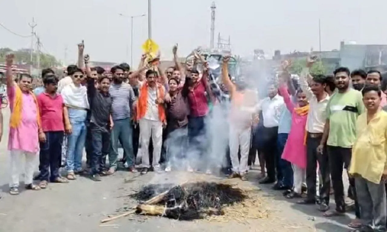 बजरंग सेना ने फूंका पुतला