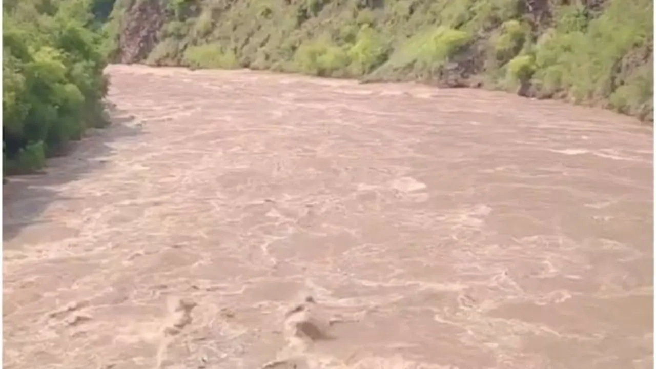 पीओके में झेलम नदी का जलस्तर बढ़ा, पाकिस्तान में हड़कंप, भारत पर लगाया ये आरोप