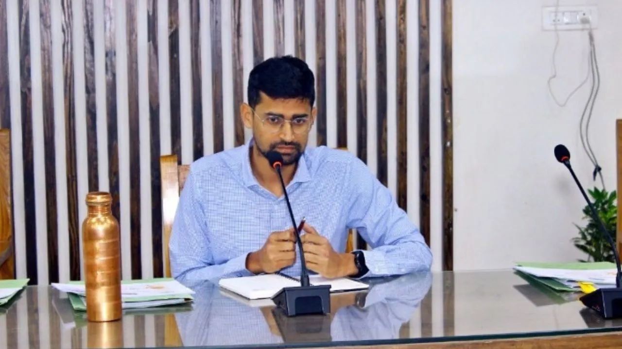 सीडीओ अभिनव गोपाल 