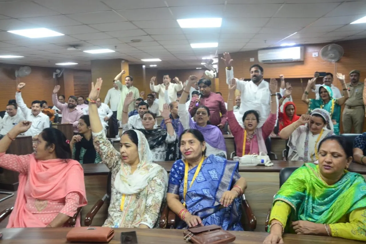 Ghaziabad: नगर निगम बोर्ड बैठक: एक राष्ट्र, एक चुनाव प्रस्ताव को ध्वनिमत से मिली मंजूरी, कांग्रेस ने जताया विरोध
