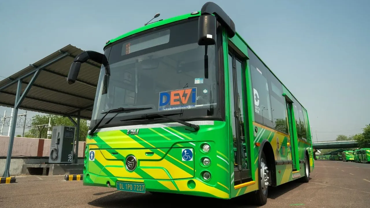 Delhi people gift  400 e buses DEVI cm rekha gupta 