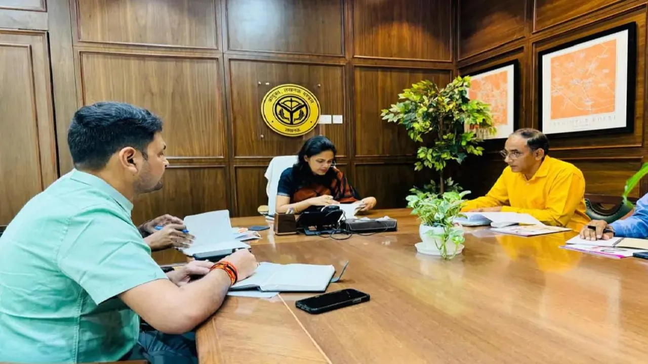 Divisional Commissioner Dr. Roshan Jacob discussed preventing child begging in the meeting