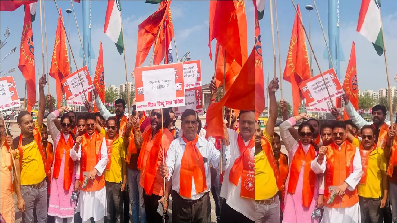 Vishwa Hindu Raksha Parishad took out Tiranga Yatra