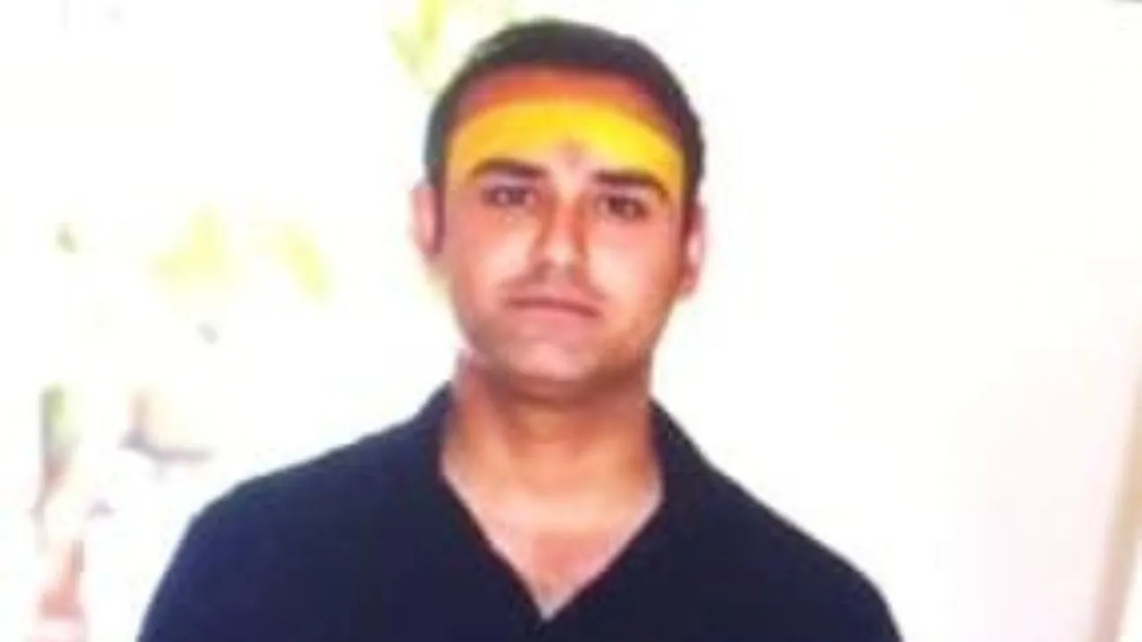 गंगा में डूबे अमित का फाइल फोटो। 