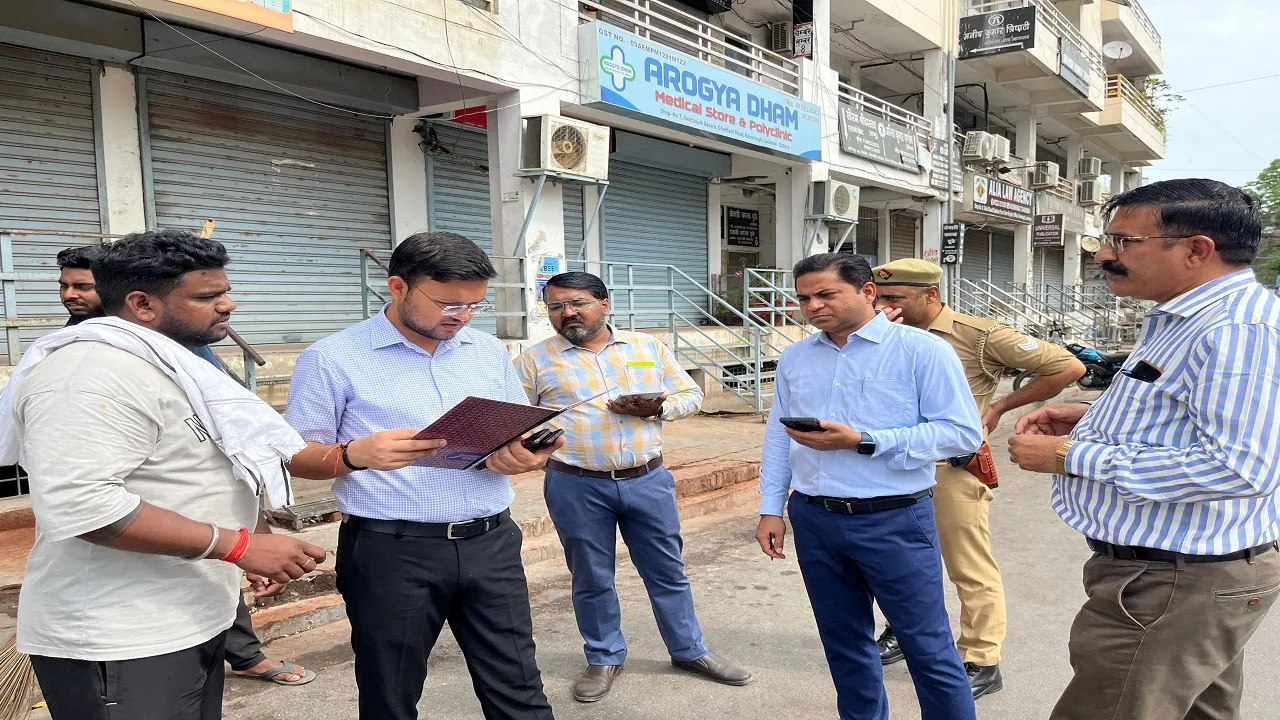 Municipal Commissioner reprimanded officials negligence cleaning