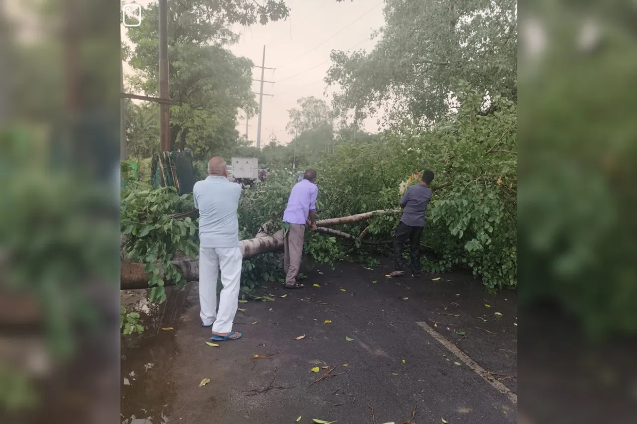 Ghaziabad: भारी तूफान व ओलावृष्टि के बीच व्यवस्थाओं को संभालने में जुटा निगम, अधिकारी रहे अलर्ट