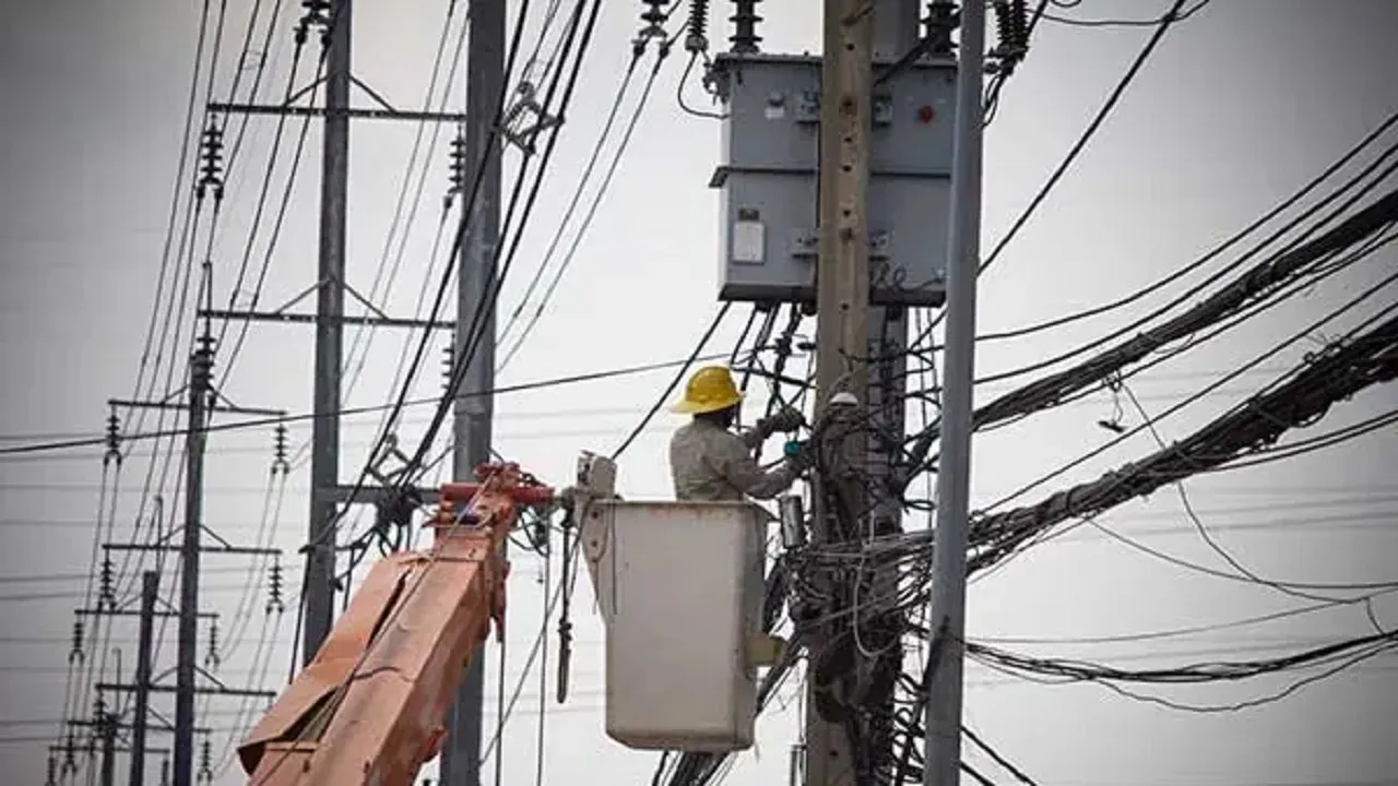 Power cut 10 areas Lucknow