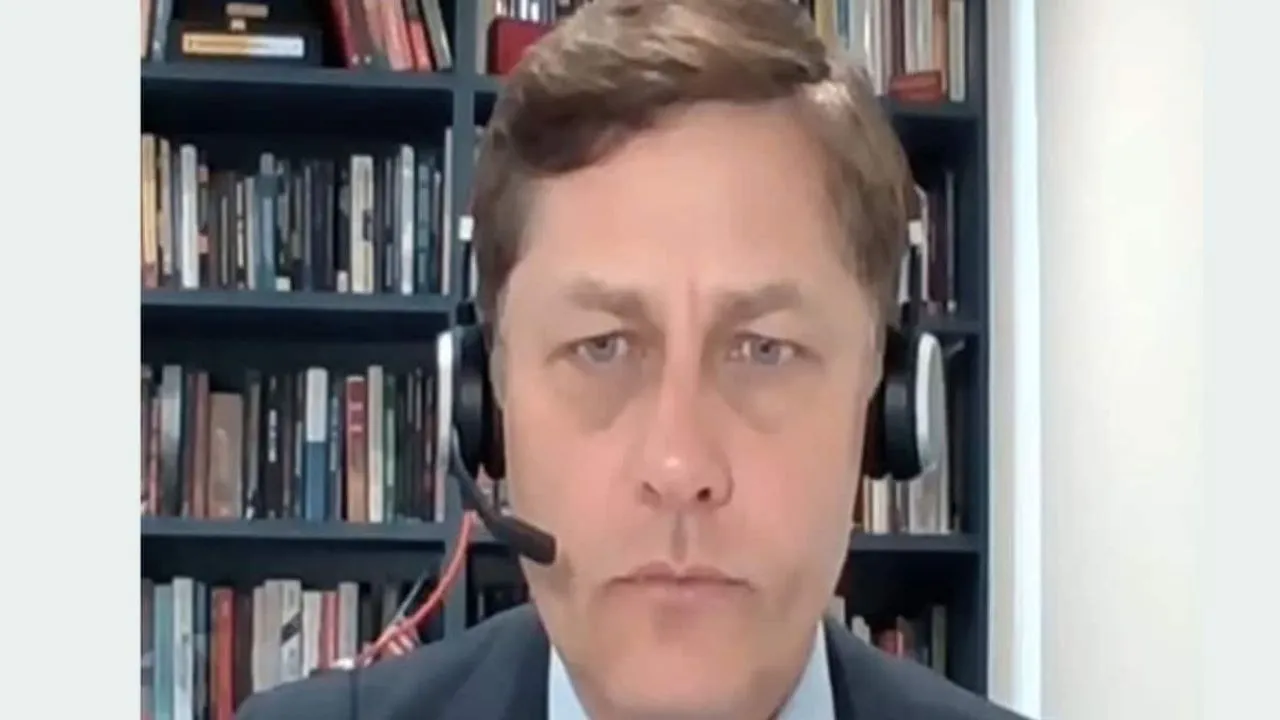 British expert Dr. Walter Ladwing