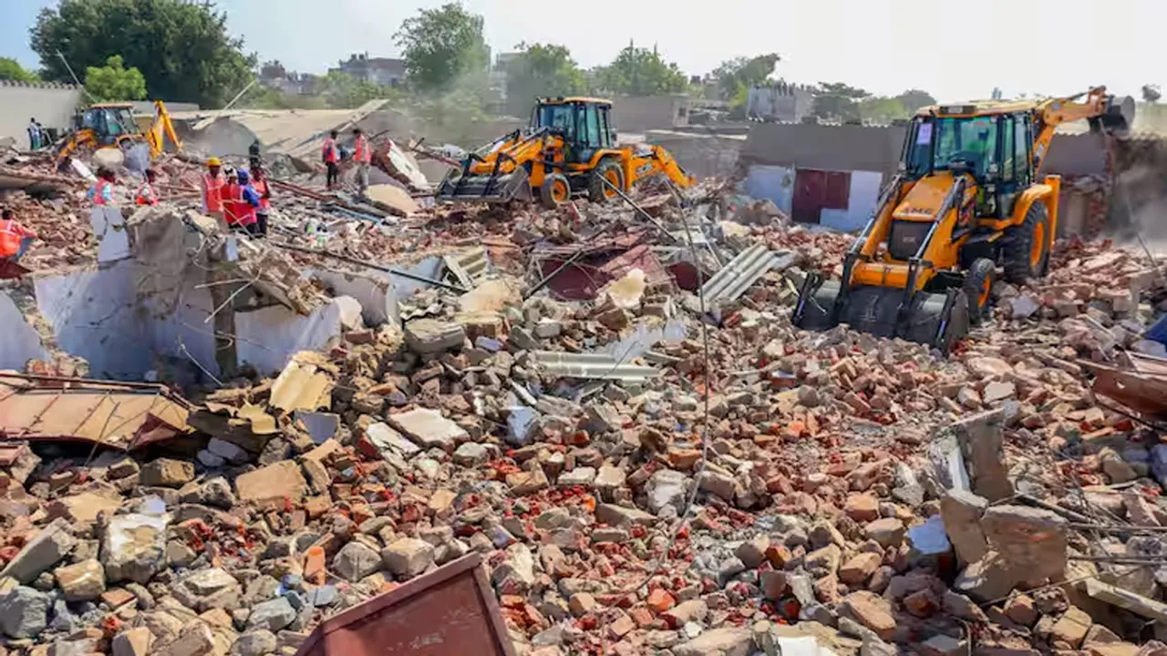 GUJRAT AHMEDABAD CHANDOLA BULLDOZER ACTION