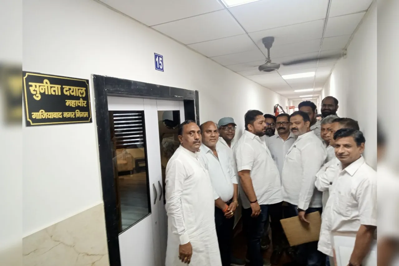 Ghaziabad: हाउस टैक्स में भारी बढ़ोतरी पर पार्षदों का जोरदार विरोध