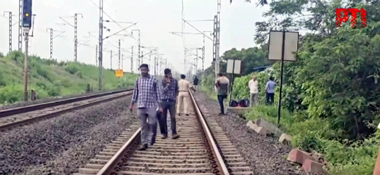 HARDOI, RAILWAY TRACK, UP POLICE, RAILWAY POLICE