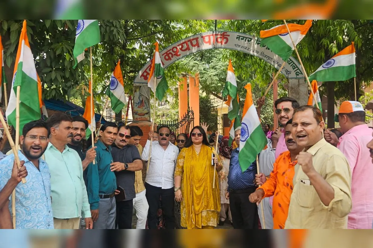 Ghaziabad: ‘ऑपरेशन सिंदूर’ की सफलता पर वार्ड 9 में ‘शौर्य तिरंगा यात्रा’ का भव्य आयोजन