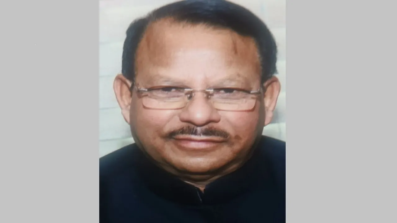 सूचना आयुक्त गिरजेश चौधरी