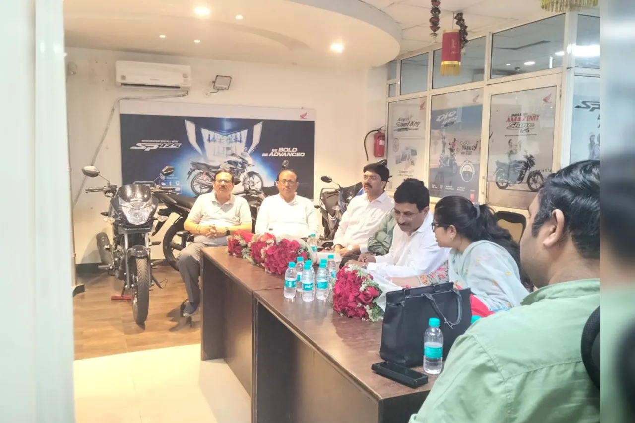 Ghaziabad: जेकेएम लीला होंडा पर जीएसटी विभाग ने किया जागरूकता कार्यक्रम
