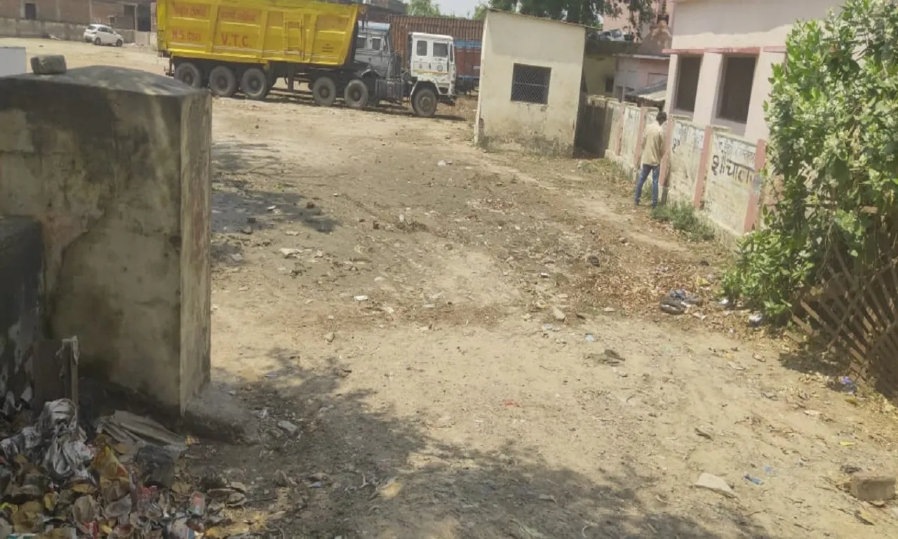 अल्हागंज में बदहाल पड़ी रोडवेज बस अड्डा 