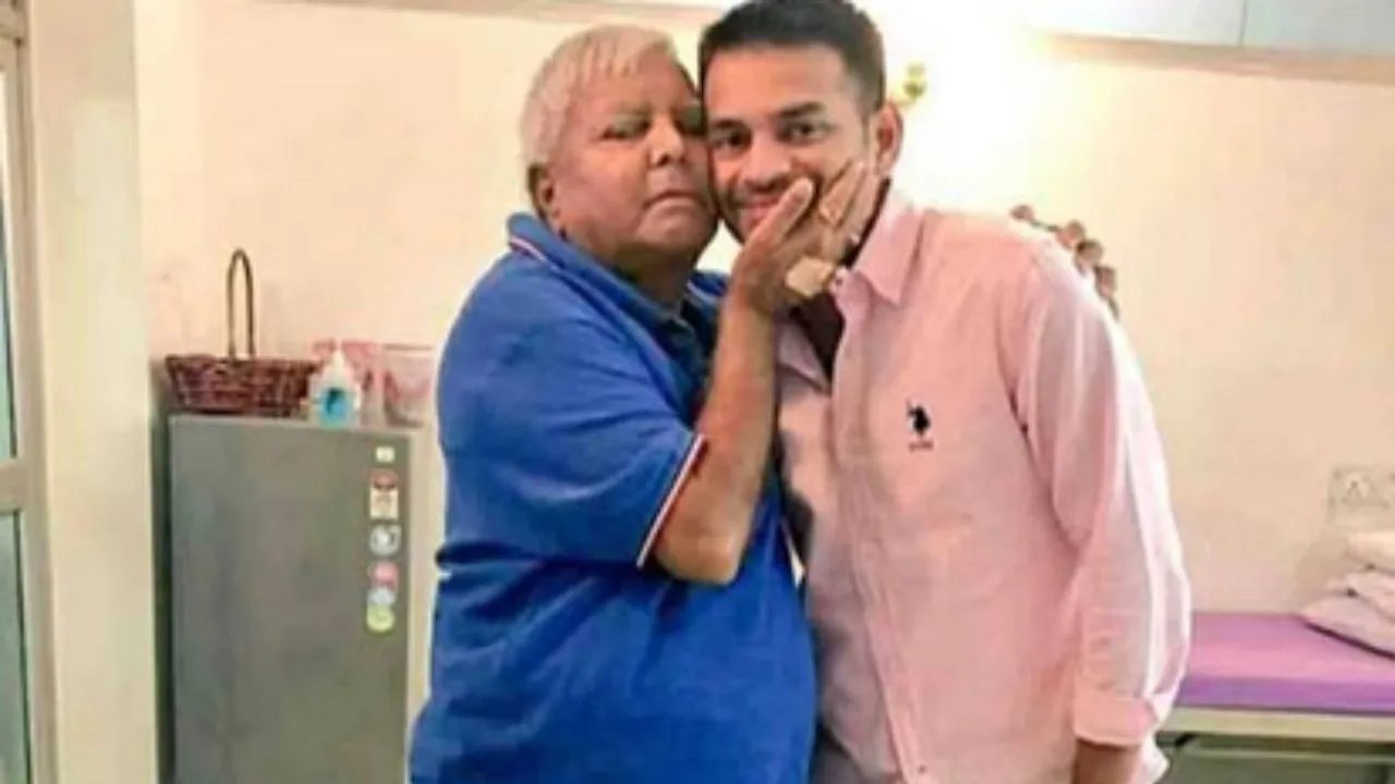 Lalu Yadav Tej pratap yadav (1)