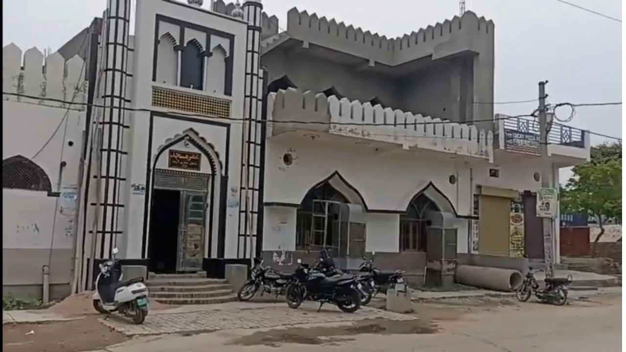 जुम्मे की नमाज सूनी मस्जिद 