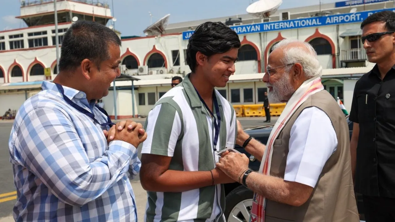 PM modi with vaibhav suryavanshi 