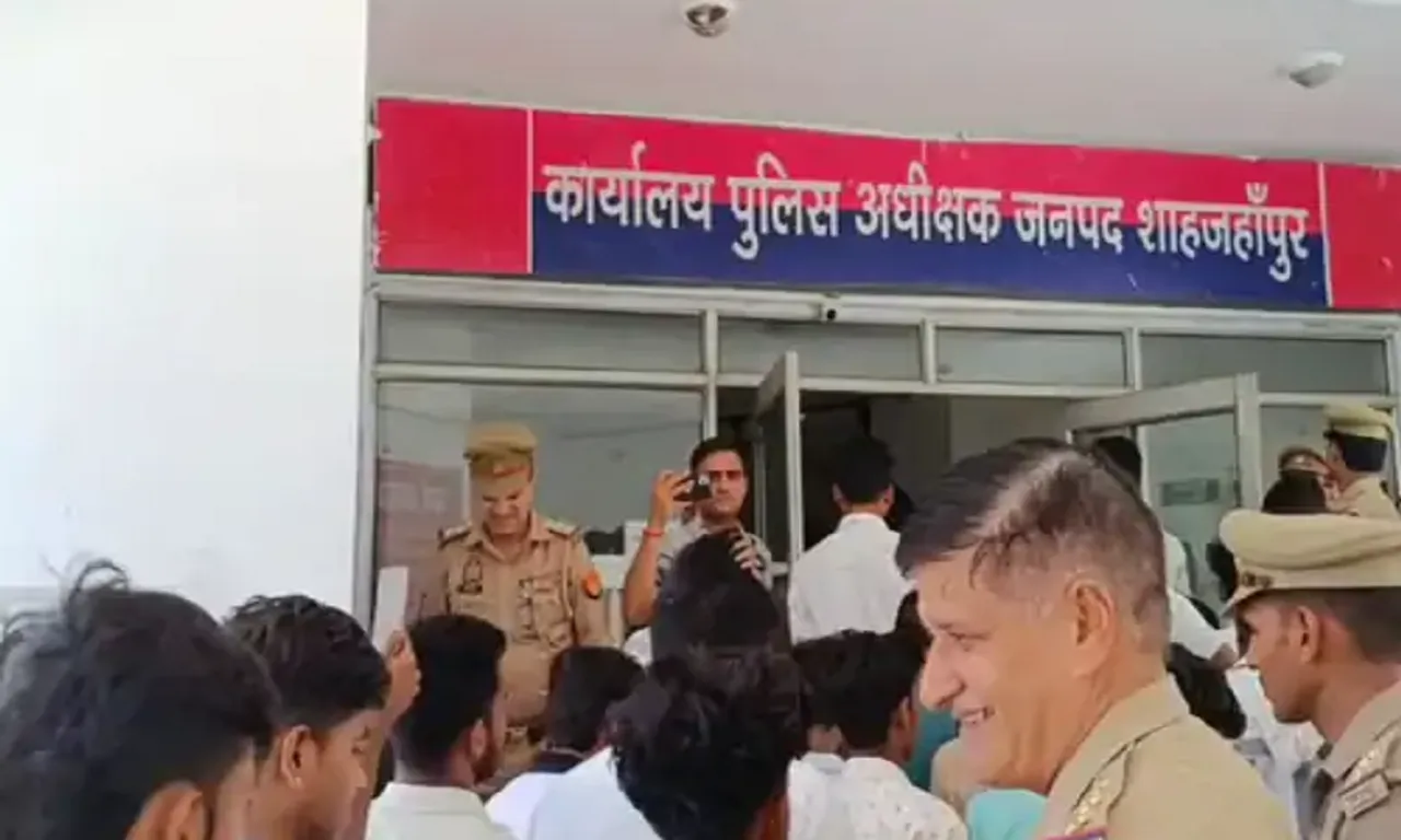 1 हिंदू युवा वाहिनी का एसपी कार्यालय पर प्रदर्शन
