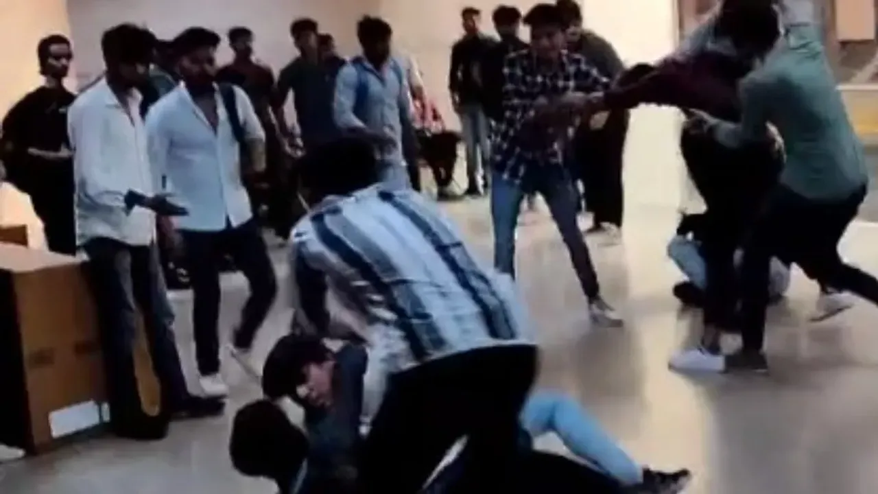 28_04_2023-student_fight_in_galgotias_university,_23397515