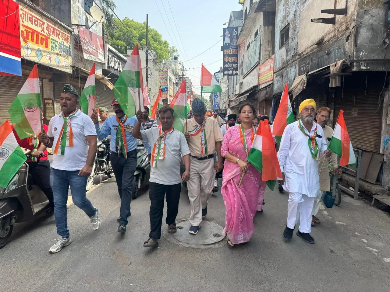 गोविंद गंज से धंटाधर तक एक भव्य तिरंगा यात्रा का आयोजन 