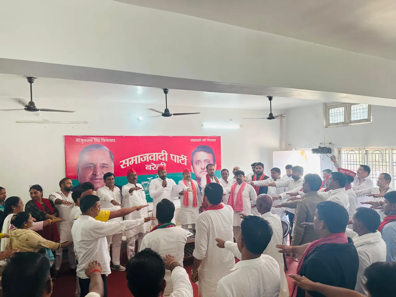 सपा की समीक्षा बैठक