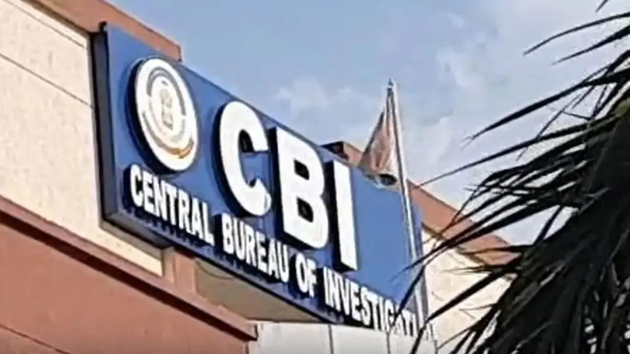 UP CGST अधीक्षक को CBI ने रिश्वत लेते गिरफ्तार किया | यंग भारत न्यूज
