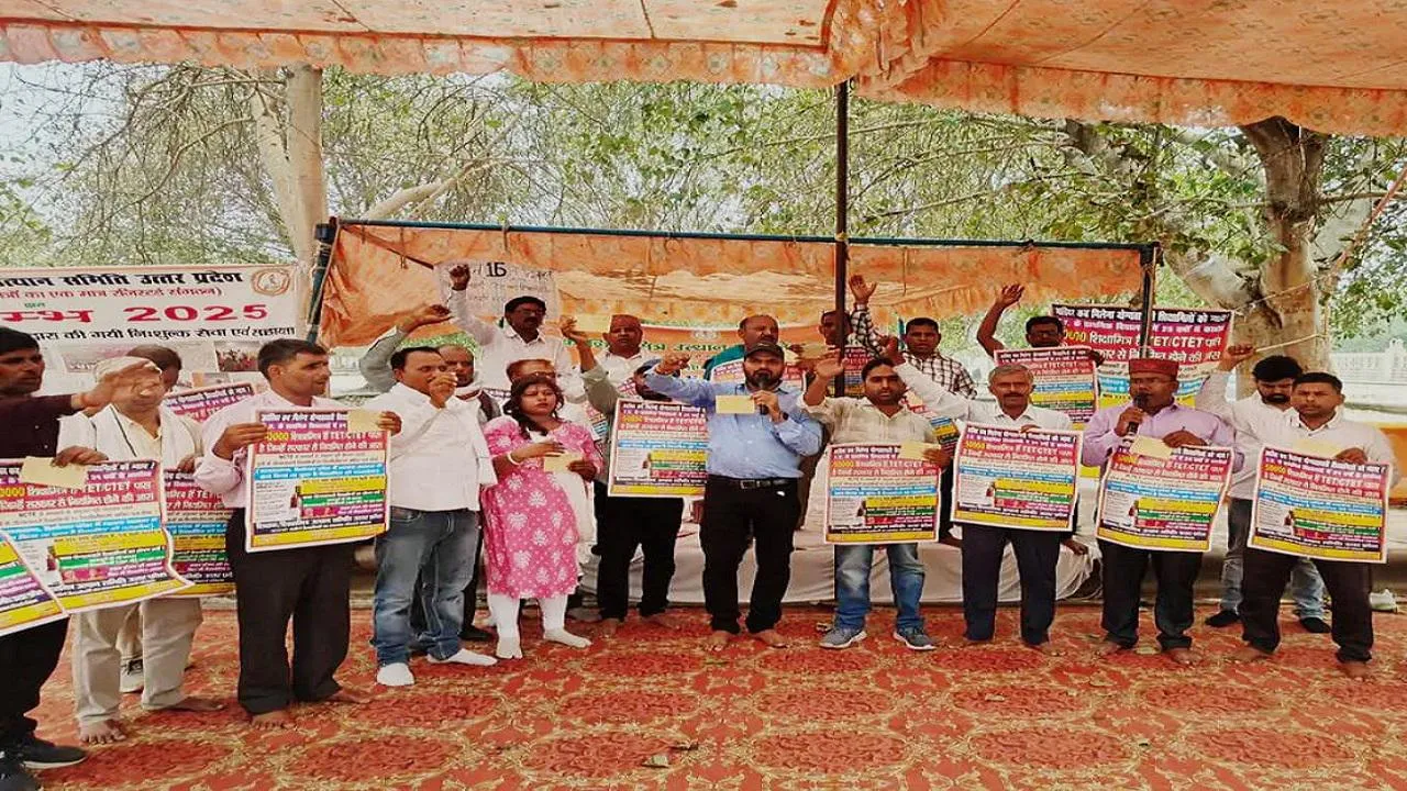 Shikshamitras protest continues on 16th day