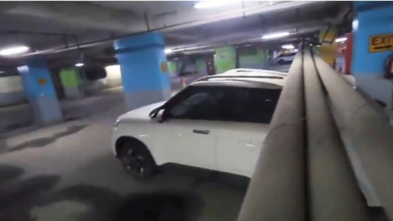 noida spectrum mall incident