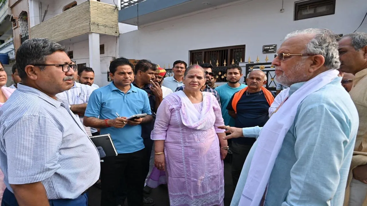 Minister expressed displeasure over cleanliness system of Lucknow