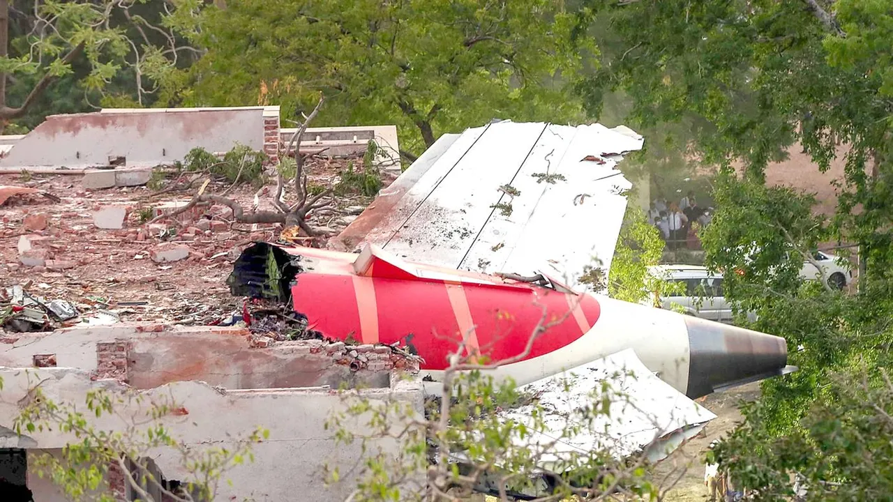 Ahmedabad Plane Crash: सच आएगा सामने, हादसे की तह तक जाएगी जांच कमेटी | यंग भारत न्यूज