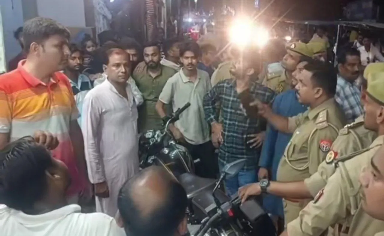 बाप-बेटे पर जानलेवा हमला, चली गोली, बाइक छोड़कर भागे
