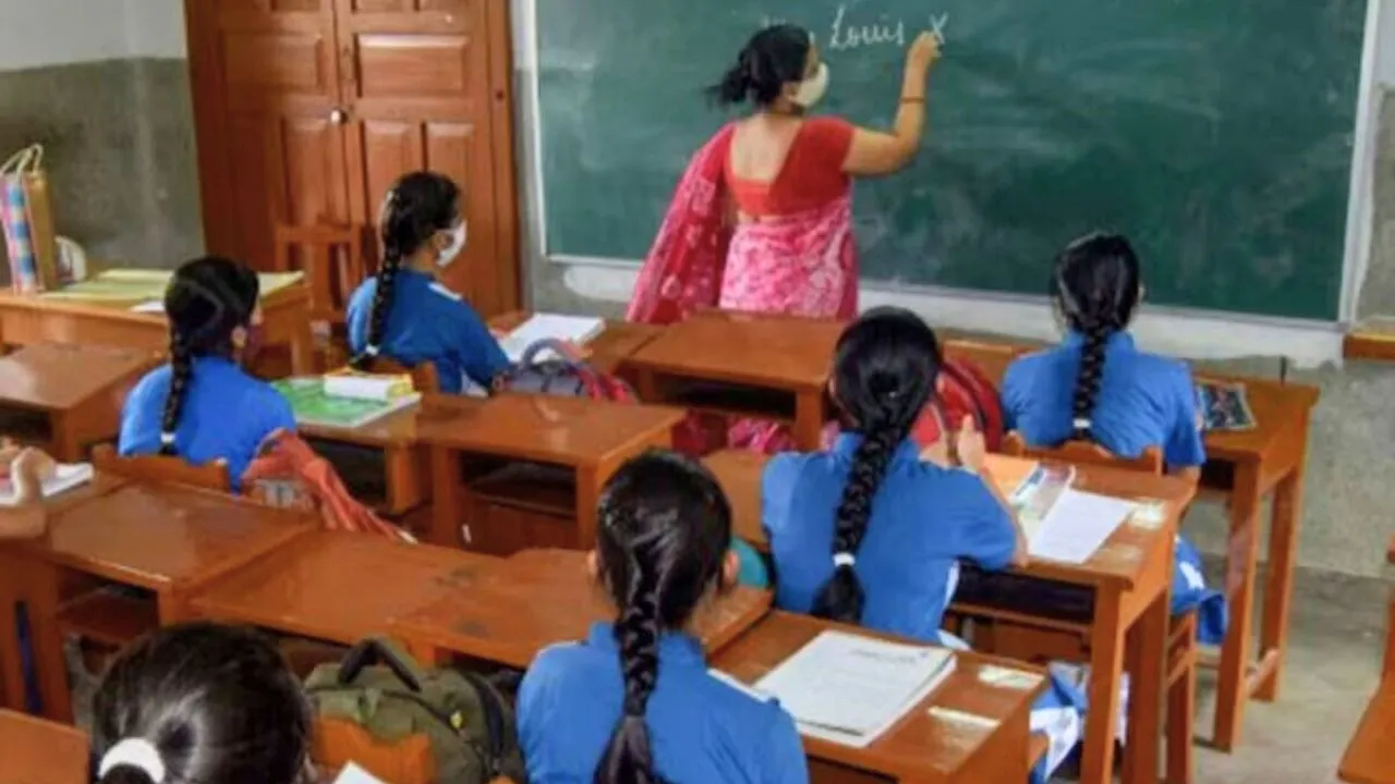 Council teachers demand leave till June 30