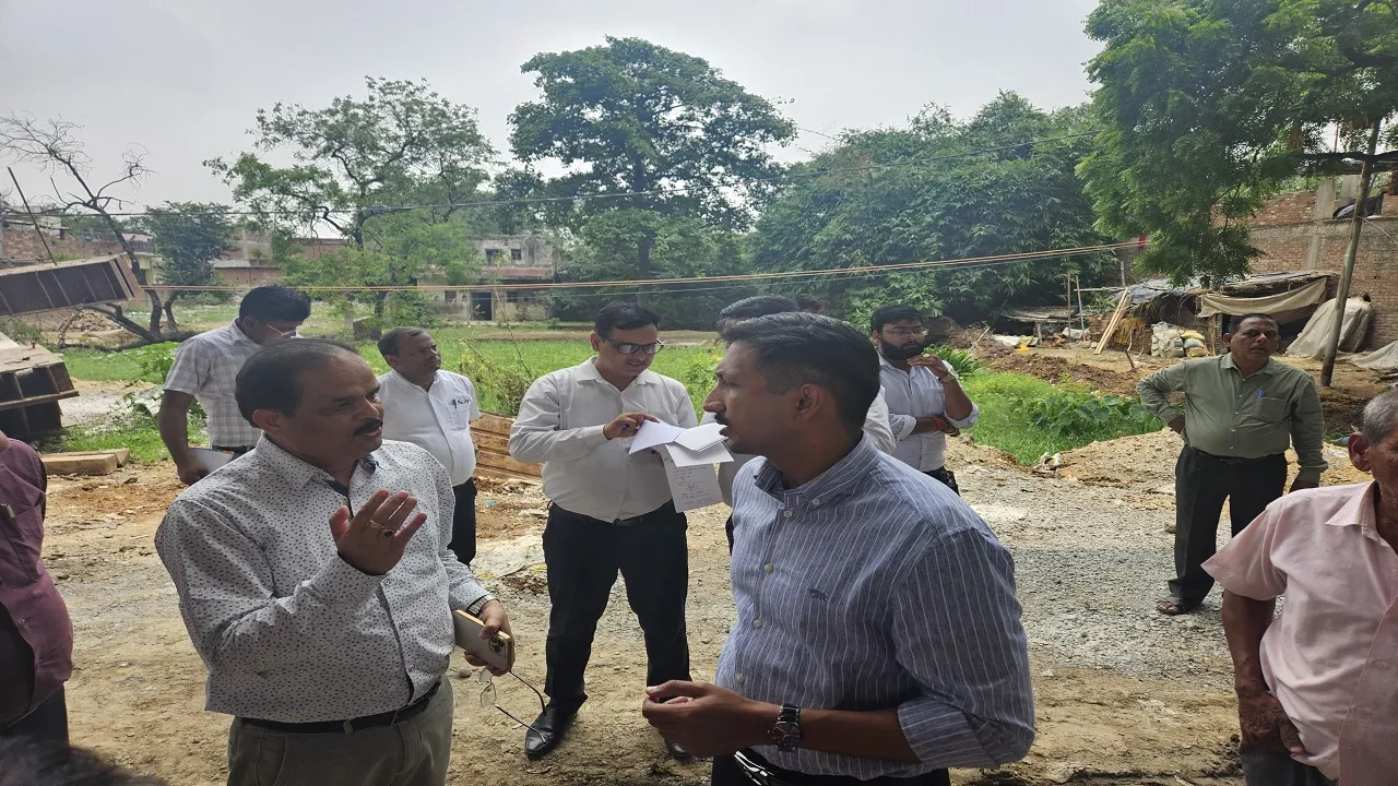 Lucknow DM inspection Naderganj industrial area