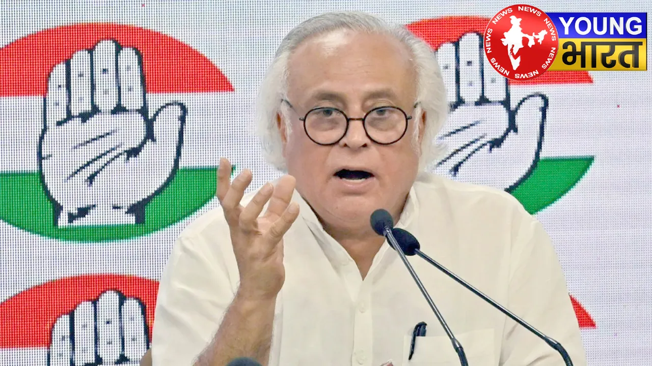 जयराम रमेश प्रेस कॉन्फ्रेंस में प्रधानमंत्री मोदी की व्यापार समझौते पर चुप्पी पर सवाल उठाते हुए।