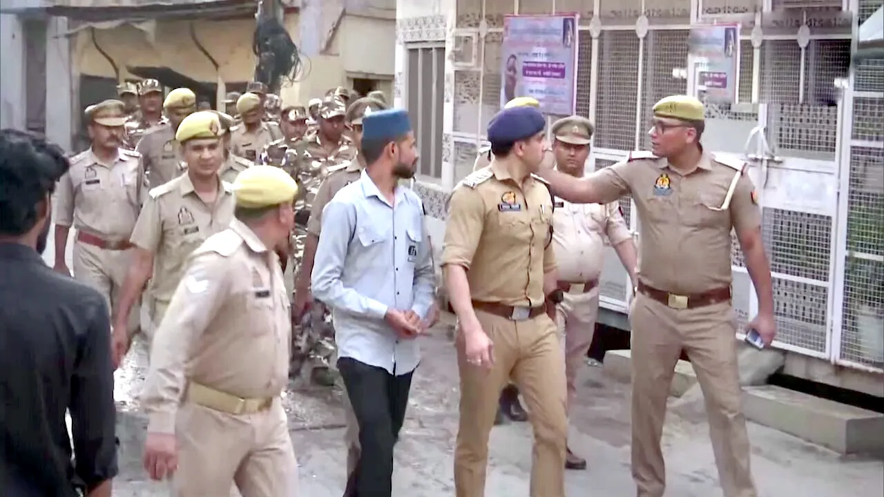 UP News: मुहर्रम-कांवड़ को लेकर संभल में पुलिस सतर्क, त्योहारों से पहले प्लान एकदम फुलप्रूफ | यंग भारत न्यूज