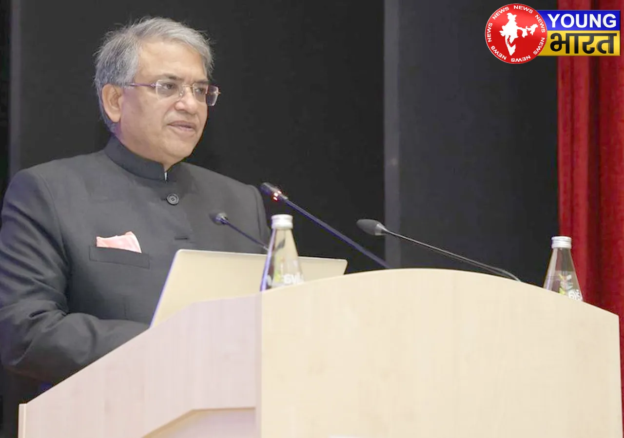 चुनाव आयोग के अधिकारी एक प्रेस कॉन्फ्रेंस में मतदाता सूची शुद्धिकरण अभियान SIR के बारे में बता रहे हैं | यंग भारत न्यूज