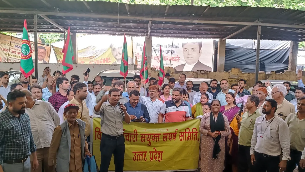 protest against electricity privatisation lucknow