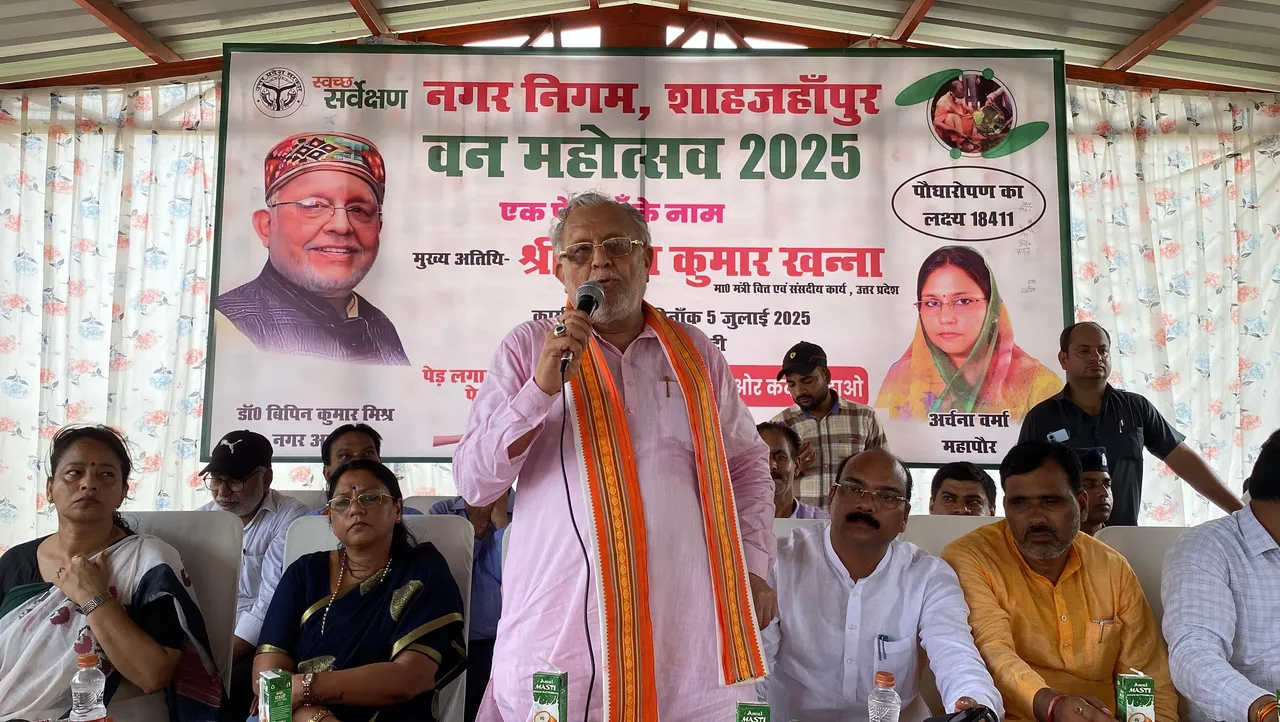 नगर निगम की ओर से आयोजित वन महोत्सव में वनीकरण का महत्व बताते वित्त मंत्री सुरेश खन्ना
