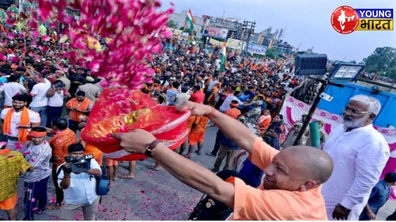 CM yogi Pushpvarsha