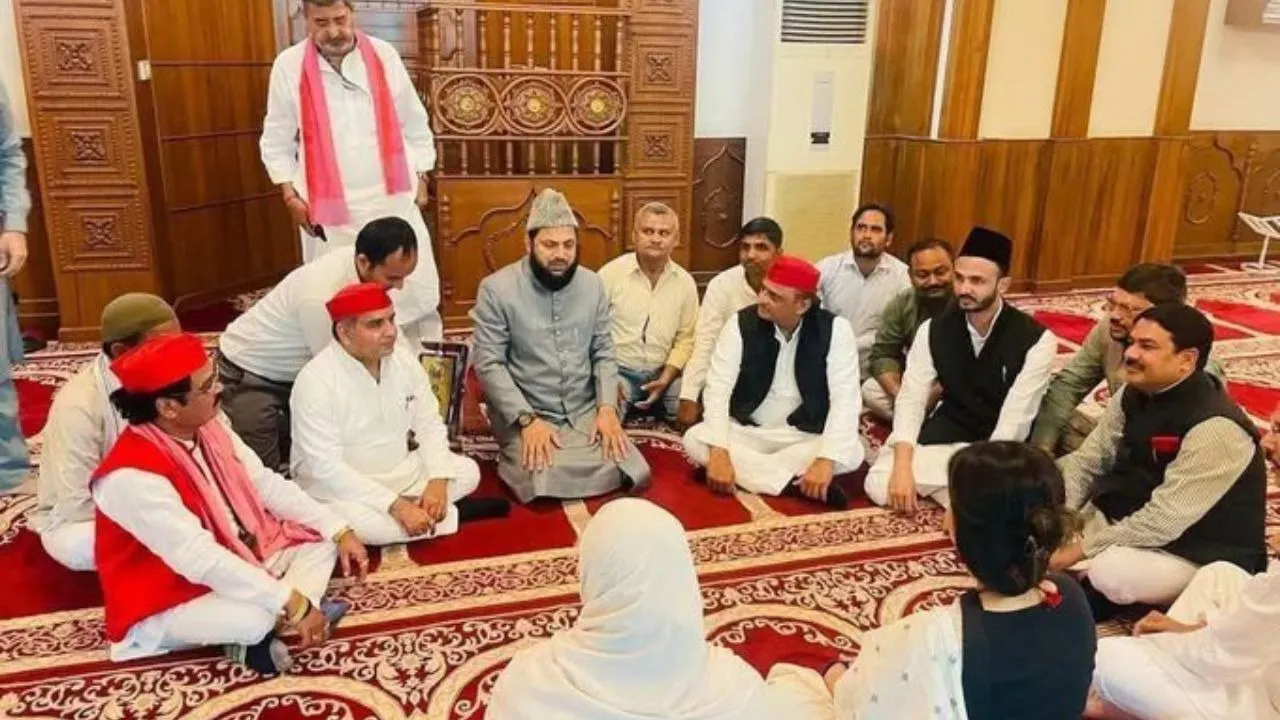 akhiesh meeting mosque