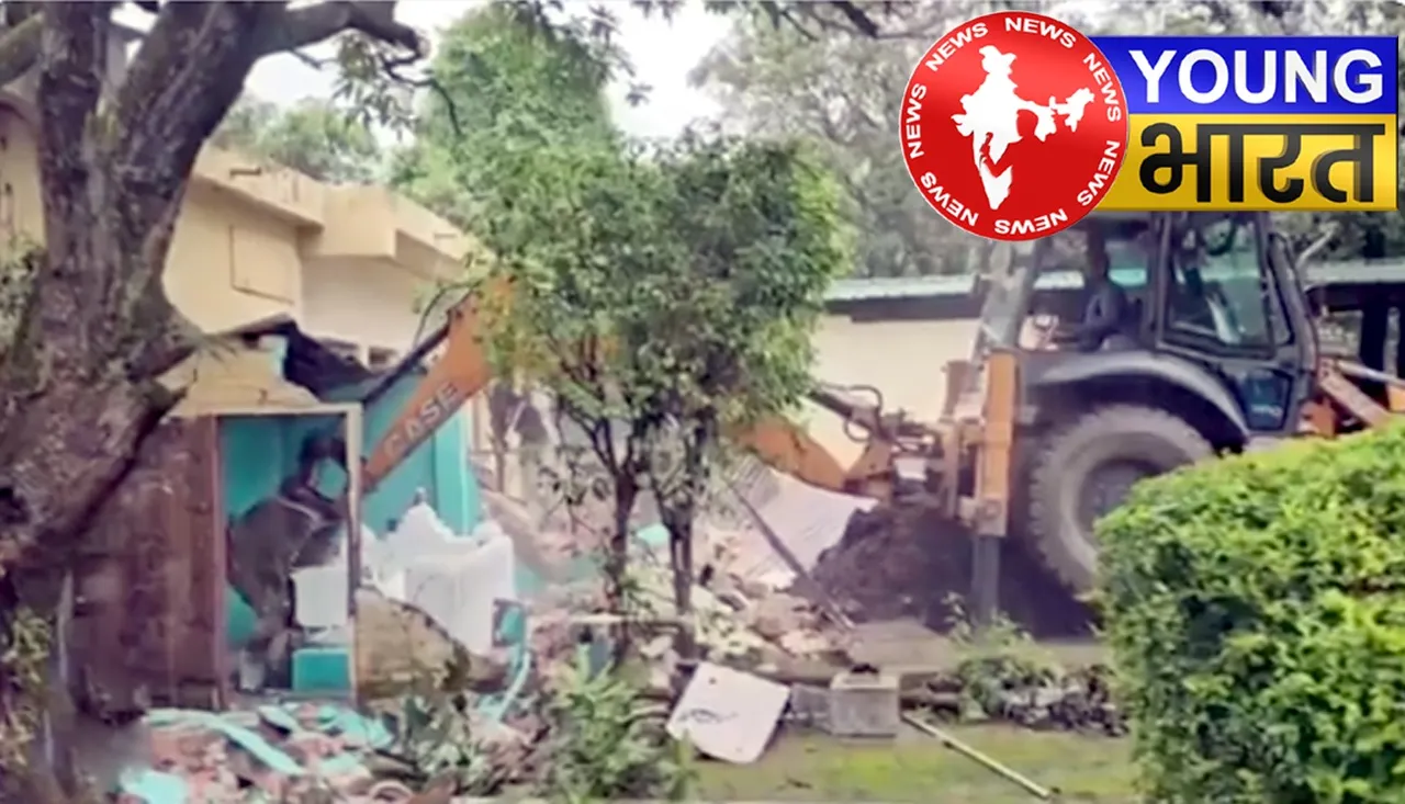 Uttarakhand News : नैनीताल में चला 'बुलडोजर', सरकारी जमीन पर बनीं अवैध मजारें जमींदोज | यंग भारत न्यूज