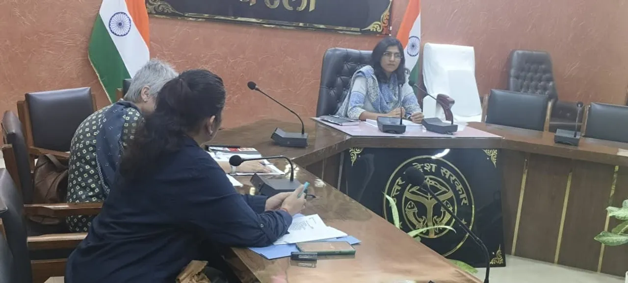बरेली में नाथ कॉरीडोर के विस्तार पर चर्चा करते हुए सीडीओ देवयानी