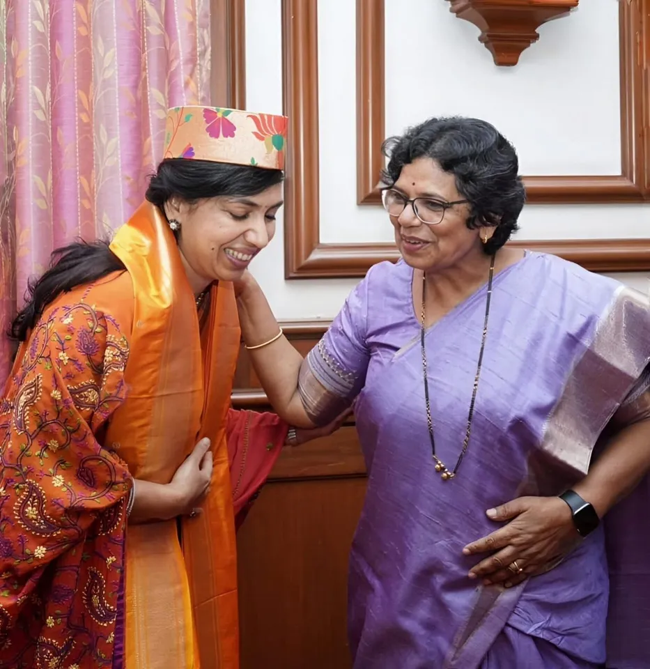 भाजपा के राष्ट्रीय कोषाध्यक्ष एवं यूपी के पूर्व वित्तमंत्री राजेश अग्रवाल की बेटी सुनयना प्रकाश को राष्ट्रीय महिला आयोग सलाहकार समिति की सदस्य बनने पर कुछ इस तरह से  बधाई मिली