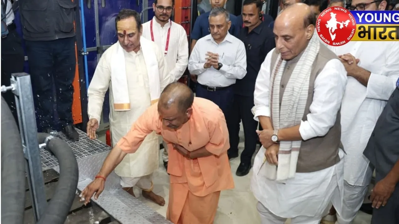 CM Yogi and Defence Minister Rajnath Singh