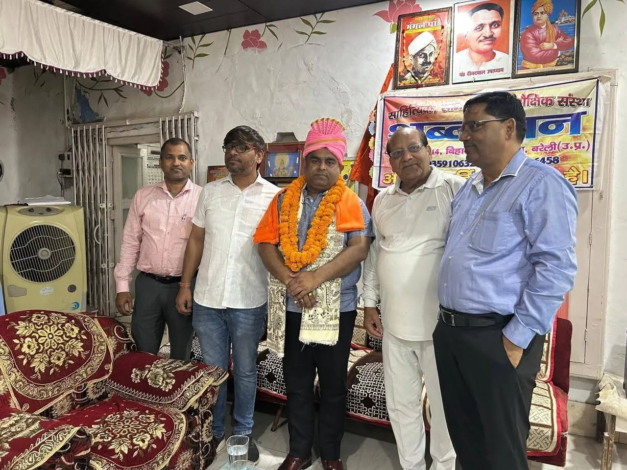 हिंदी दिवस पर आयुष मंत्रालय में सलाहकार समिति के सदस्य दक्ष शर्मा पाराशर का अभिनंदन
