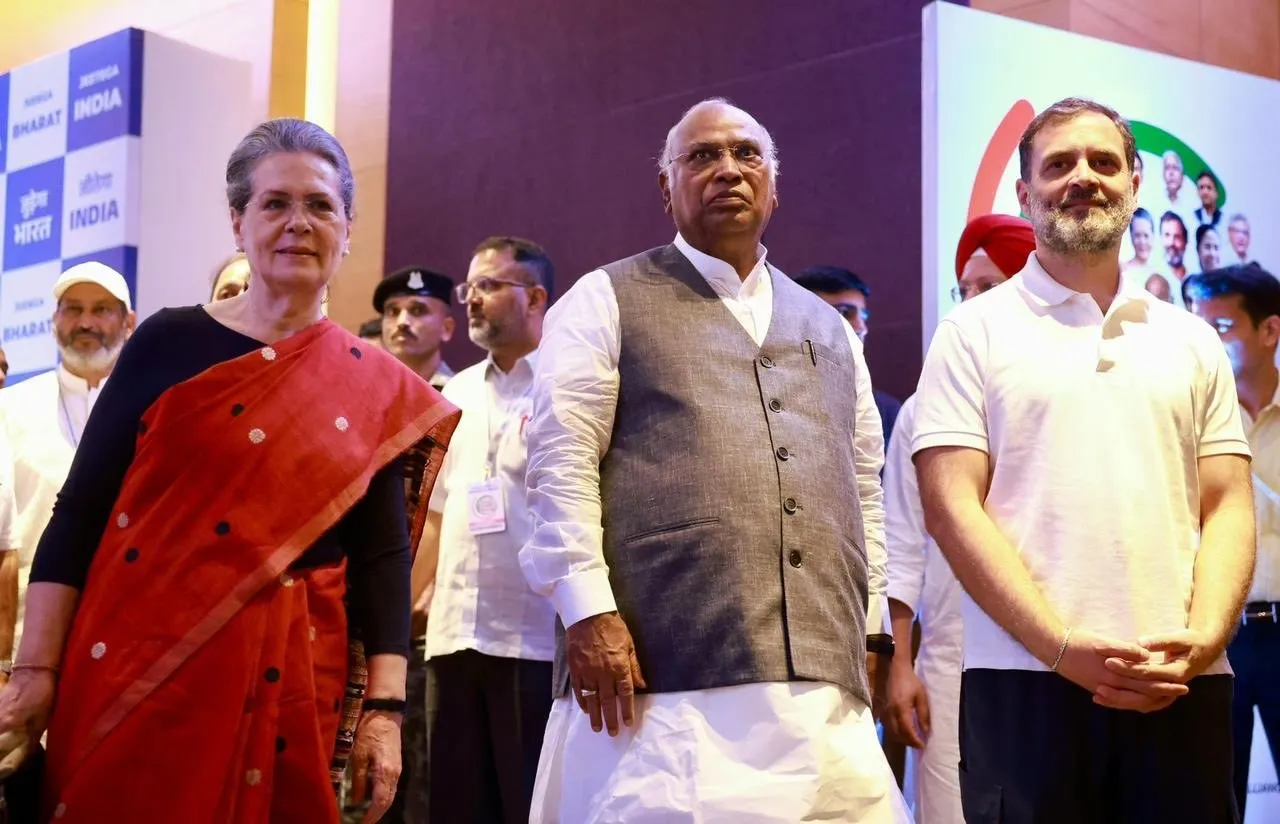 Sonia Gandhi Rahul Gandhi Mallikarjun Kharge CWC Meeting Patna