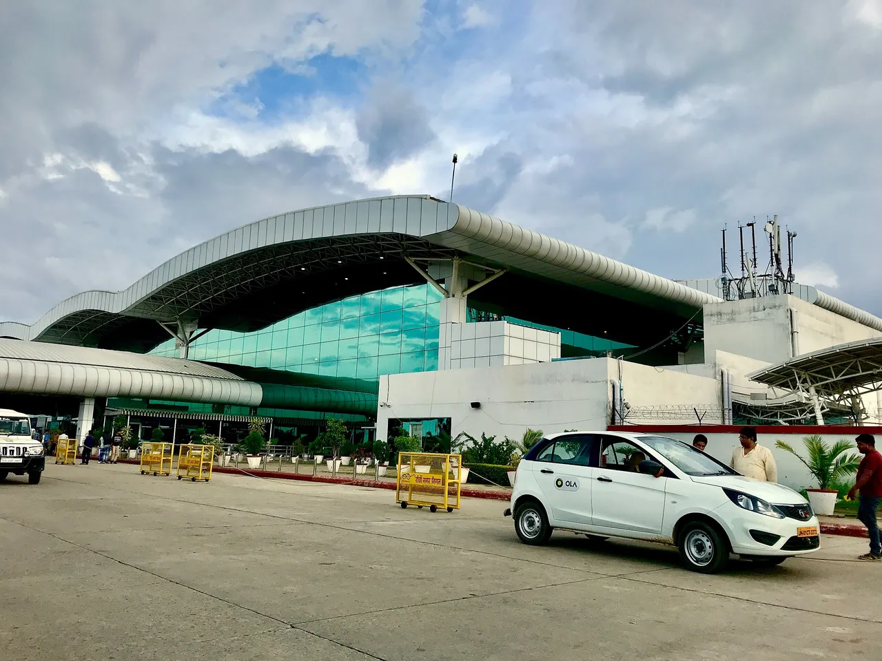 2560px-Birsa_Munda_Airport_in_Ranchi_2