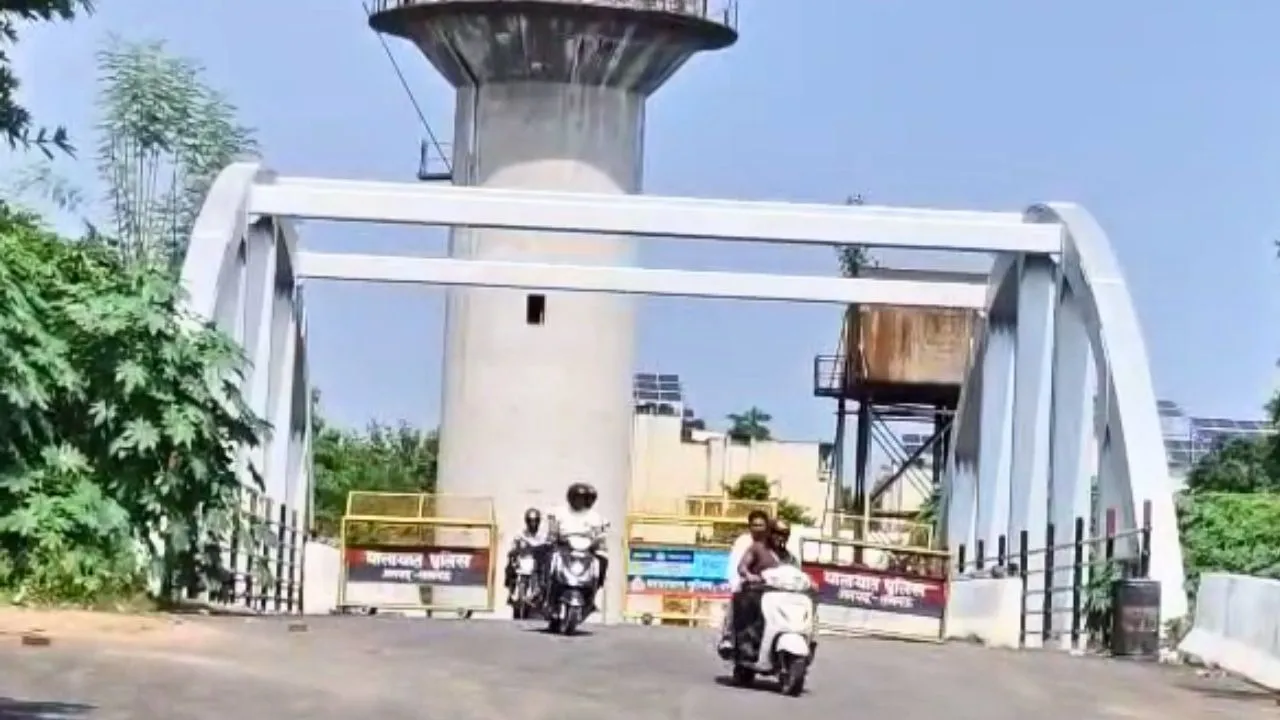Traffic run again new Katai bridge pwd without permission